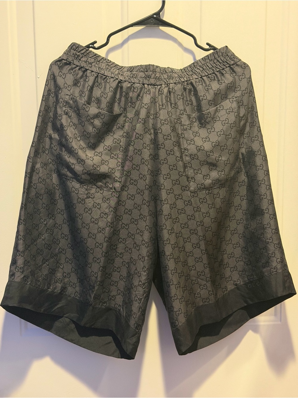 Gucci Gray and Black Short-Sleeve Monogram Matching Shirt and Short Set - Picture 9 of 13